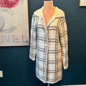 Elegant Plaid Teddy Jacket in Cream and Gray